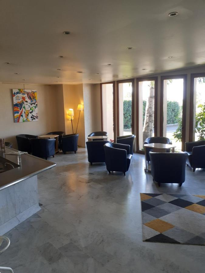 Logis Le Luth Hotel Mirecourt ภายนอก รูปภาพ