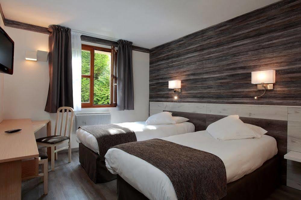 Logis Le Luth Hotel Mirecourt ภายนอก รูปภาพ