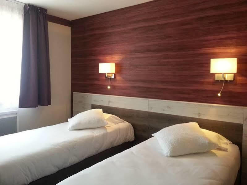Logis Le Luth Hotel Mirecourt ภายนอก รูปภาพ