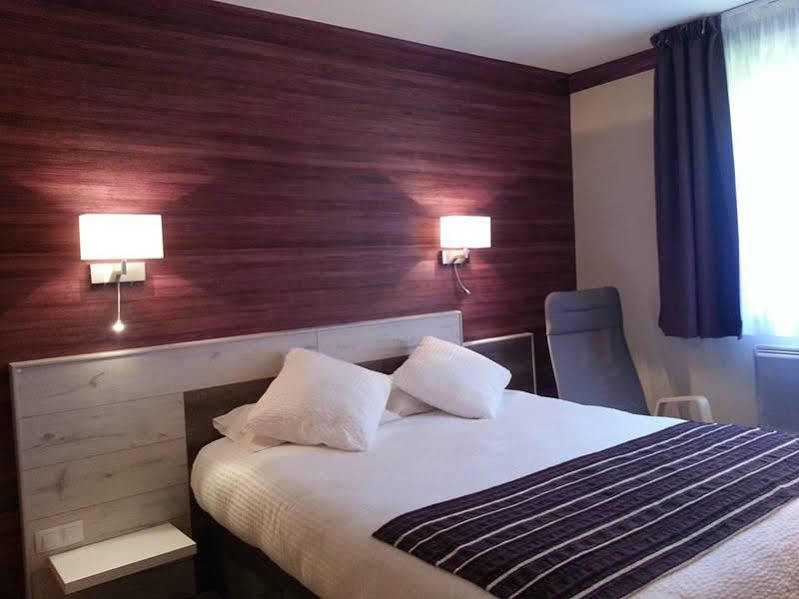Logis Le Luth Hotel Mirecourt ภายนอก รูปภาพ